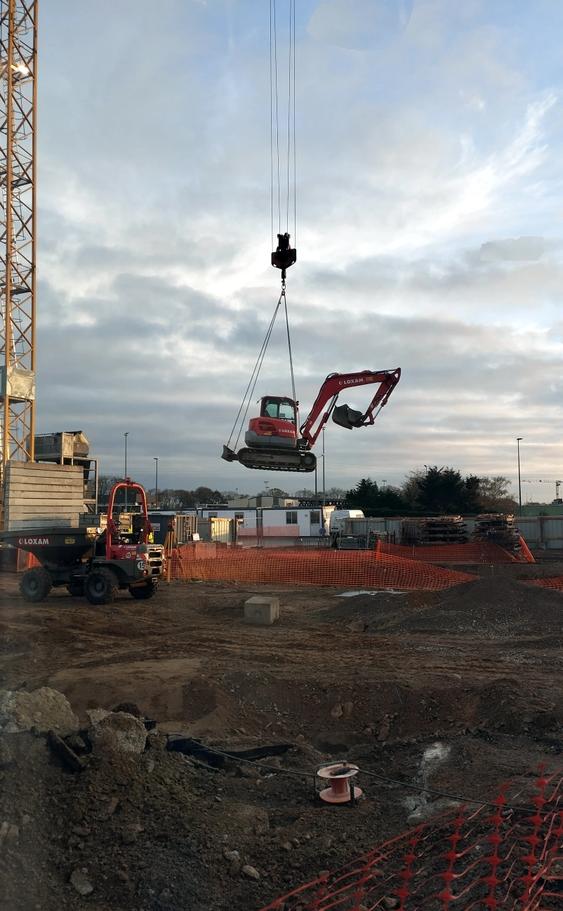 Grue pour les travaux d'agrandissement au CLPS à Brest